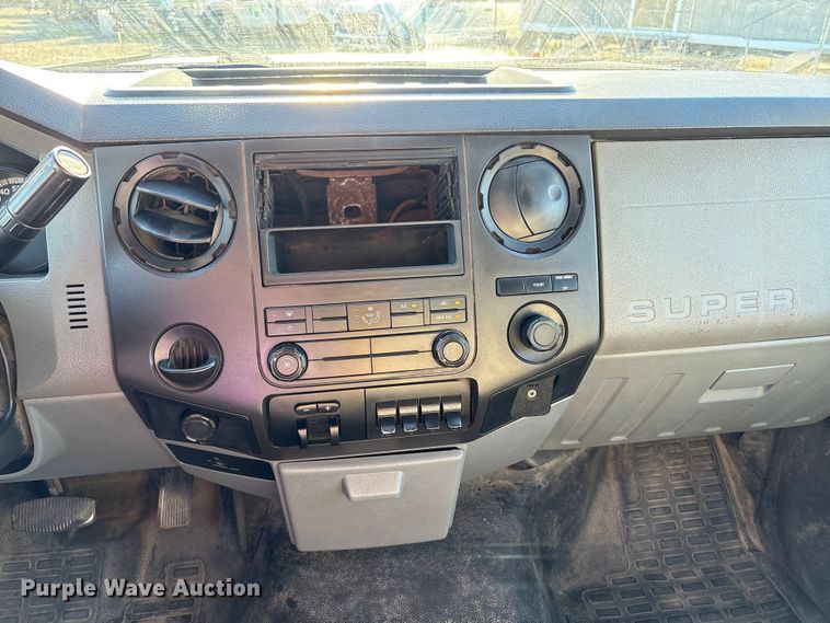 image for item EC8076 2015 Ford F450 truck cab and chassis