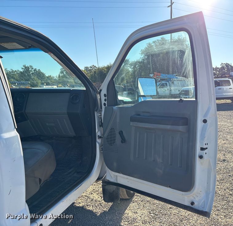 image for item EC8076 2015 Ford F450 truck cab and chassis