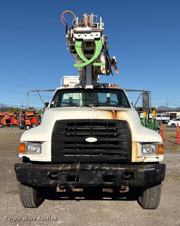 image for item EC8077 1995 Ford F800 digger derrick truck