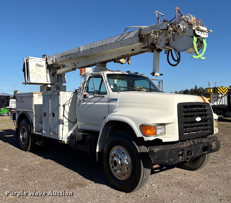 image for item EC8077 1995 Ford F800 digger derrick truck