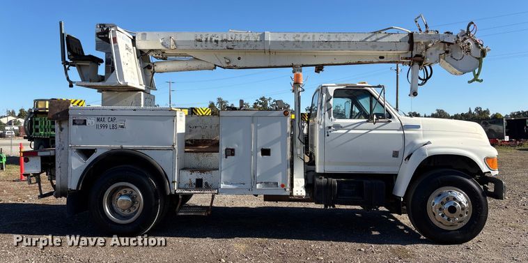 image for item EC8077 1995 Ford F800 digger derrick truck