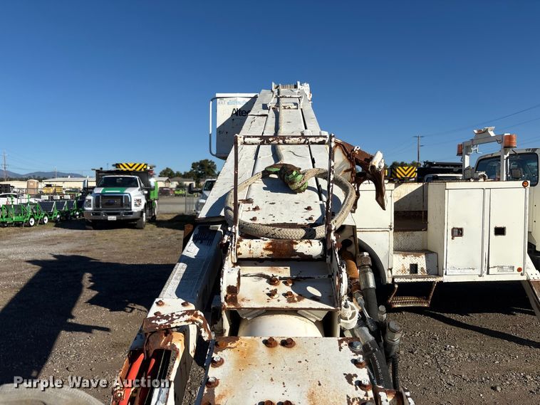 image for item EC8077 1995 Ford F800 digger derrick truck