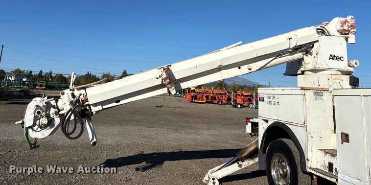 image for item EC8077 1995 Ford F800 digger derrick truck