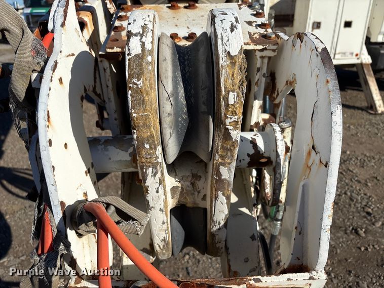 image for item EC8077 1995 Ford F800 digger derrick truck