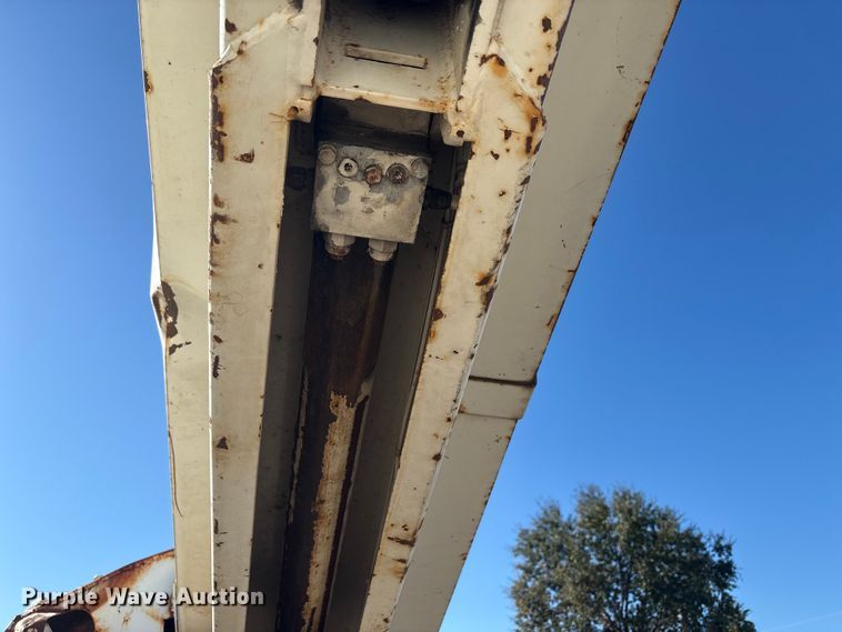 image for item EC8077 1995 Ford F800 digger derrick truck