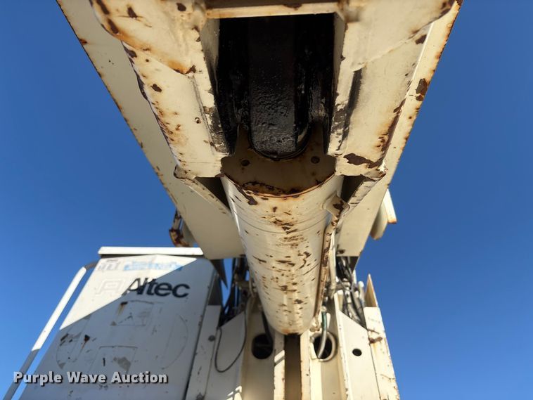 image for item EC8077 1995 Ford F800 digger derrick truck