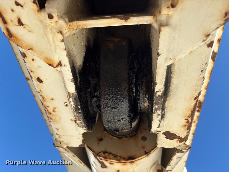 image for item EC8077 1995 Ford F800 digger derrick truck