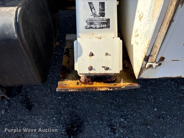 image for item EC8077 1995 Ford F800 digger derrick truck