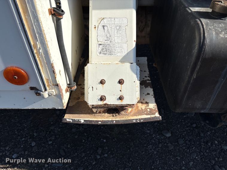 image for item EC8077 1995 Ford F800 digger derrick truck