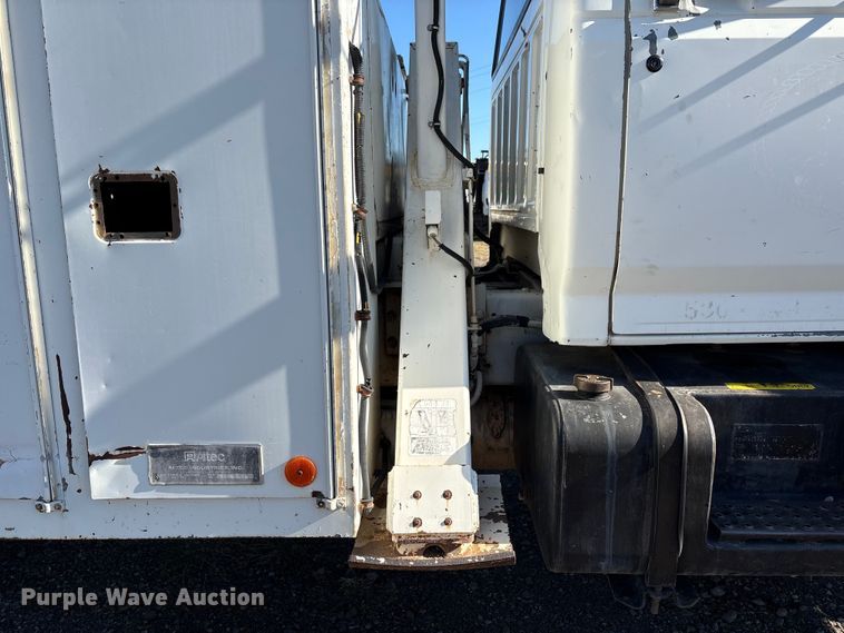 image for item EC8077 1995 Ford F800 digger derrick truck