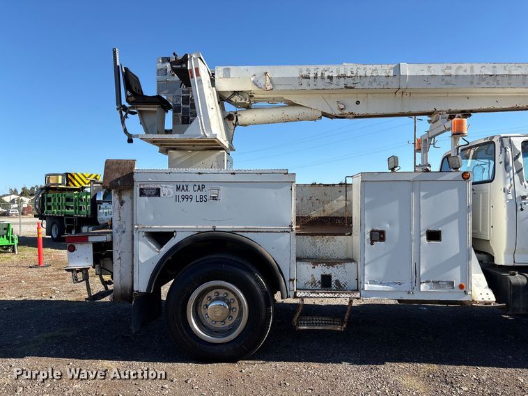 image for item EC8077 1995 Ford F800 digger derrick truck