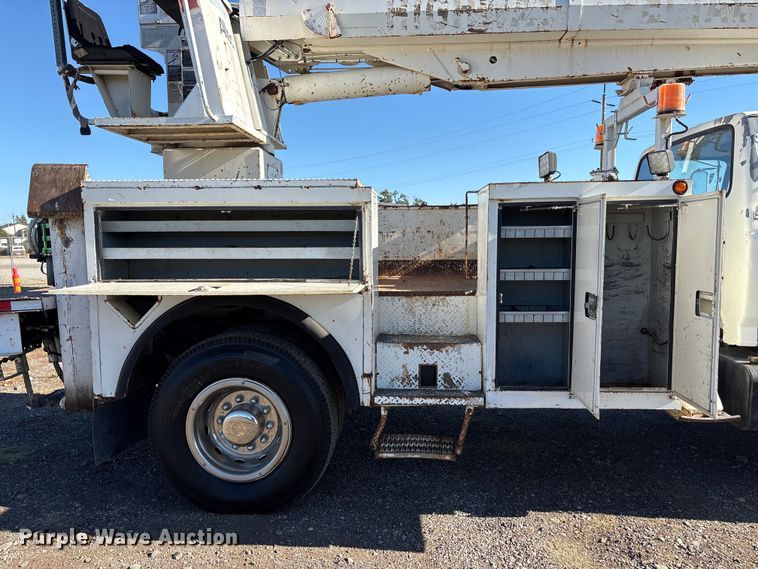 image for item EC8077 1995 Ford F800 digger derrick truck