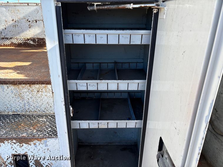 image for item EC8077 1995 Ford F800 digger derrick truck