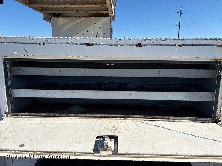 image for item EC8077 1995 Ford F800 digger derrick truck