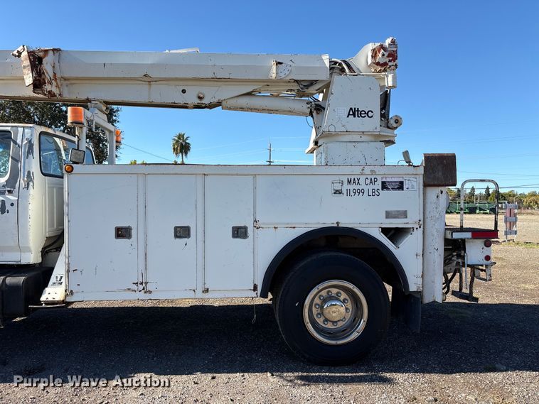 image for item EC8077 1995 Ford F800 digger derrick truck