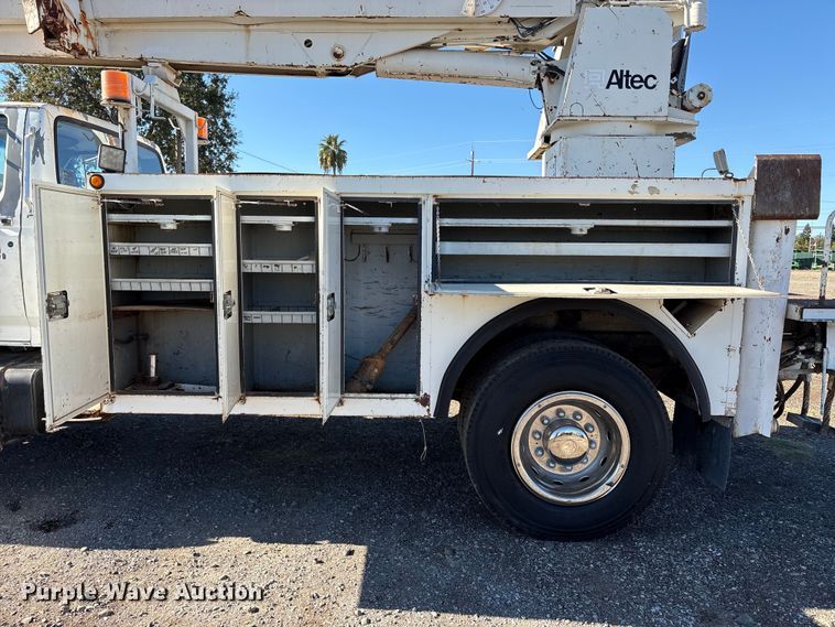 image for item EC8077 1995 Ford F800 digger derrick truck