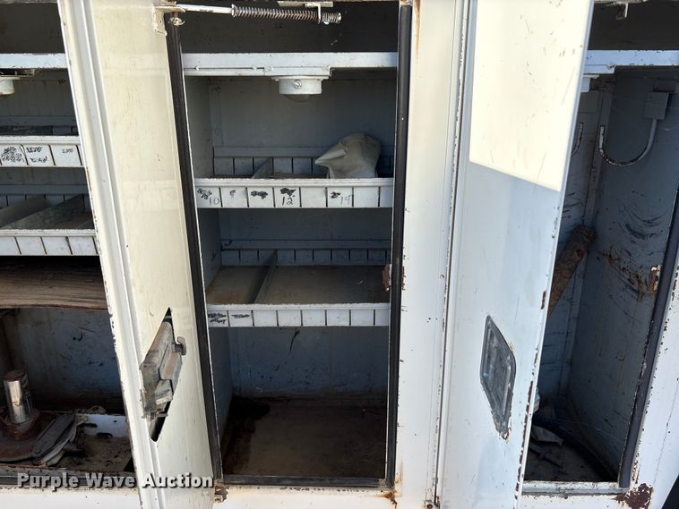 image for item EC8077 1995 Ford F800 digger derrick truck