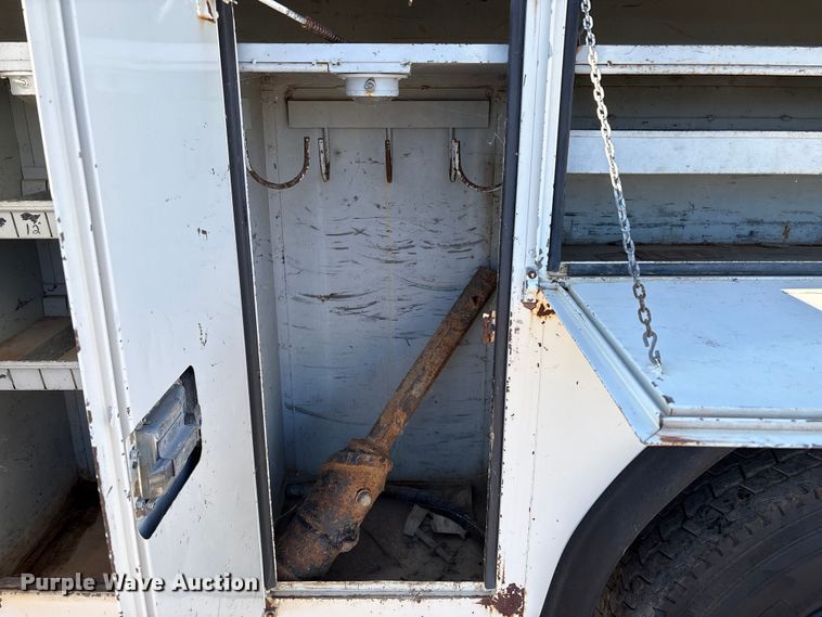 image for item EC8077 1995 Ford F800 digger derrick truck