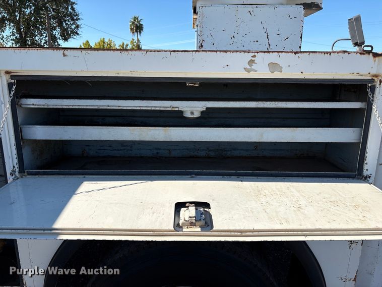 image for item EC8077 1995 Ford F800 digger derrick truck