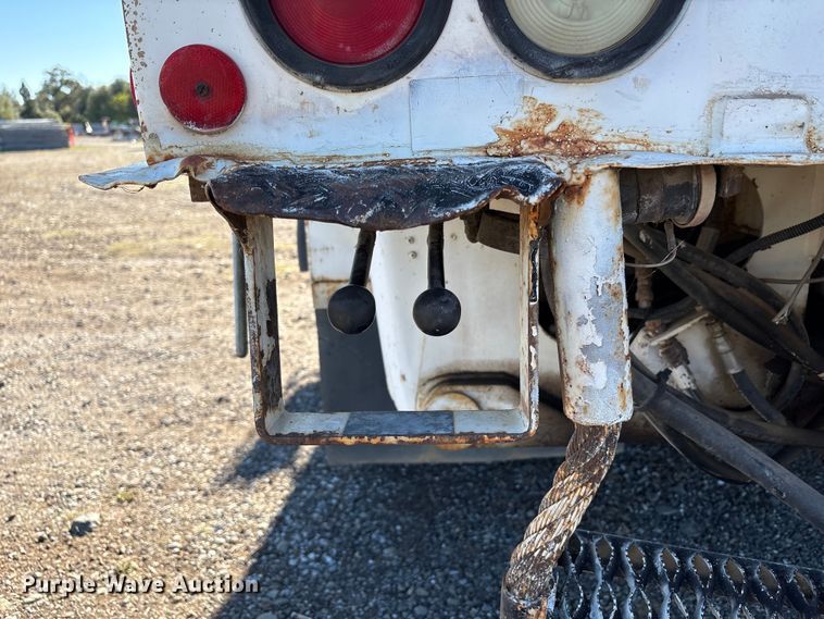 image for item EC8077 1995 Ford F800 digger derrick truck