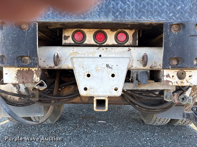 image for item EC8077 1995 Ford F800 digger derrick truck