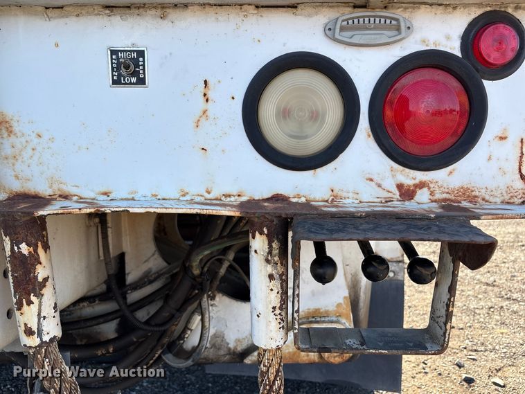 image for item EC8077 1995 Ford F800 digger derrick truck