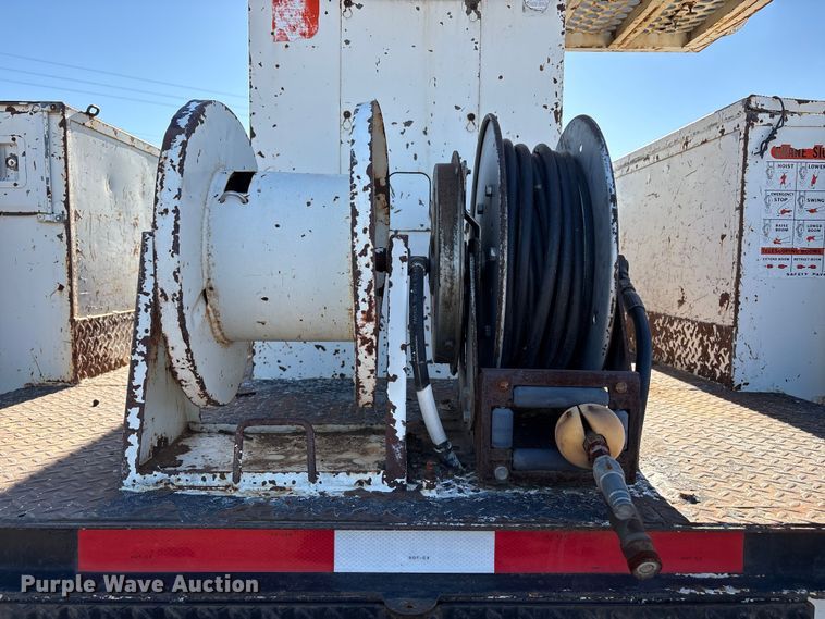 image for item EC8077 1995 Ford F800 digger derrick truck