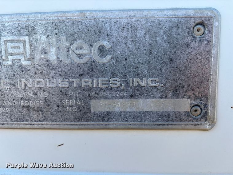 image for item EC8077 1995 Ford F800 digger derrick truck