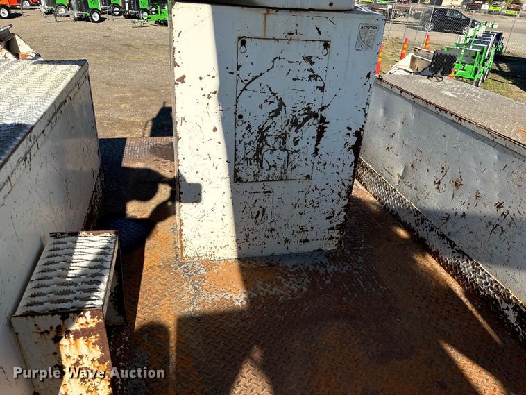 image for item EC8077 1995 Ford F800 digger derrick truck