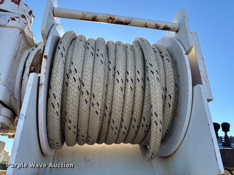 image for item EC8077 1995 Ford F800 digger derrick truck