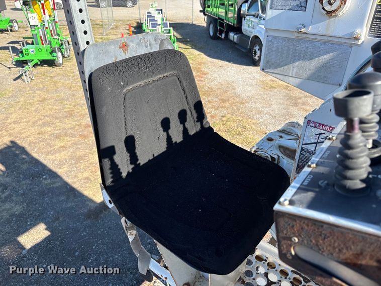 image for item EC8077 1995 Ford F800 digger derrick truck