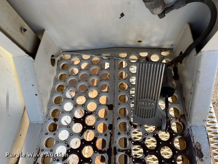 image for item EC8077 1995 Ford F800 digger derrick truck