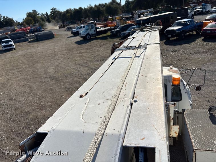 image for item EC8077 1995 Ford F800 digger derrick truck