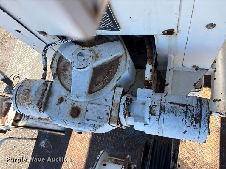 image for item EC8077 1995 Ford F800 digger derrick truck