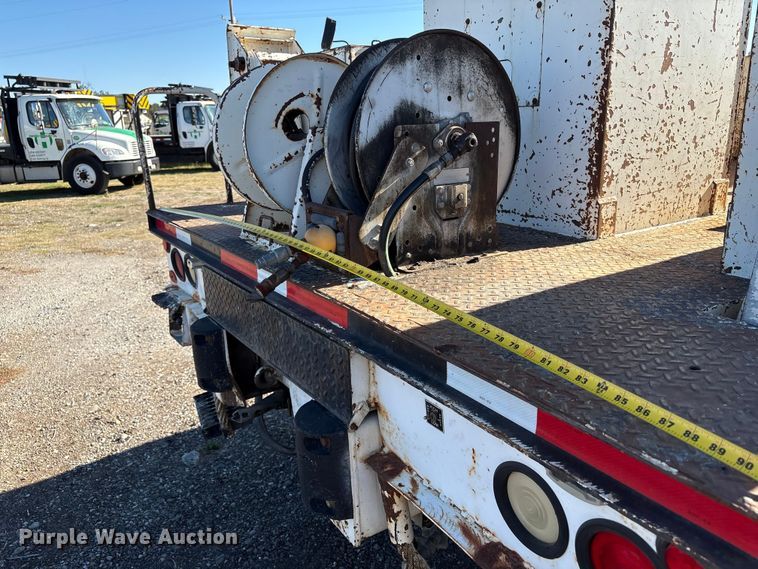 image for item EC8077 1995 Ford F800 digger derrick truck