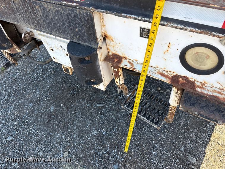 image for item EC8077 1995 Ford F800 digger derrick truck