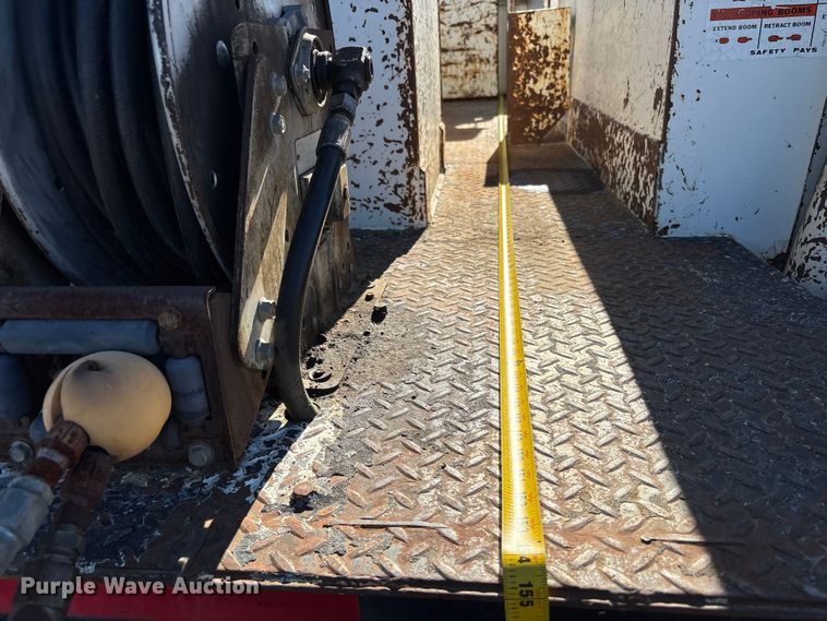 image for item EC8077 1995 Ford F800 digger derrick truck