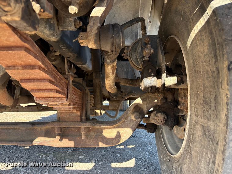 image for item EC8077 1995 Ford F800 digger derrick truck