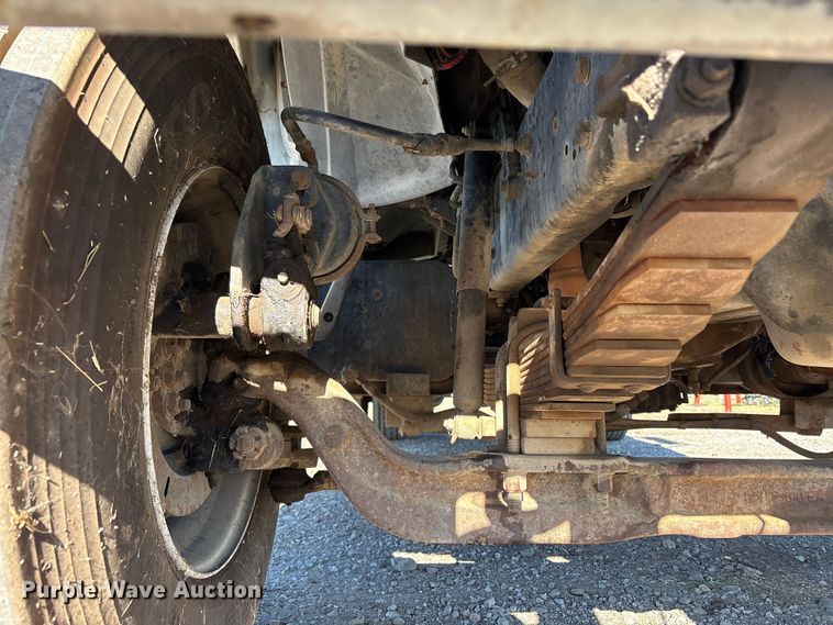 image for item EC8077 1995 Ford F800 digger derrick truck