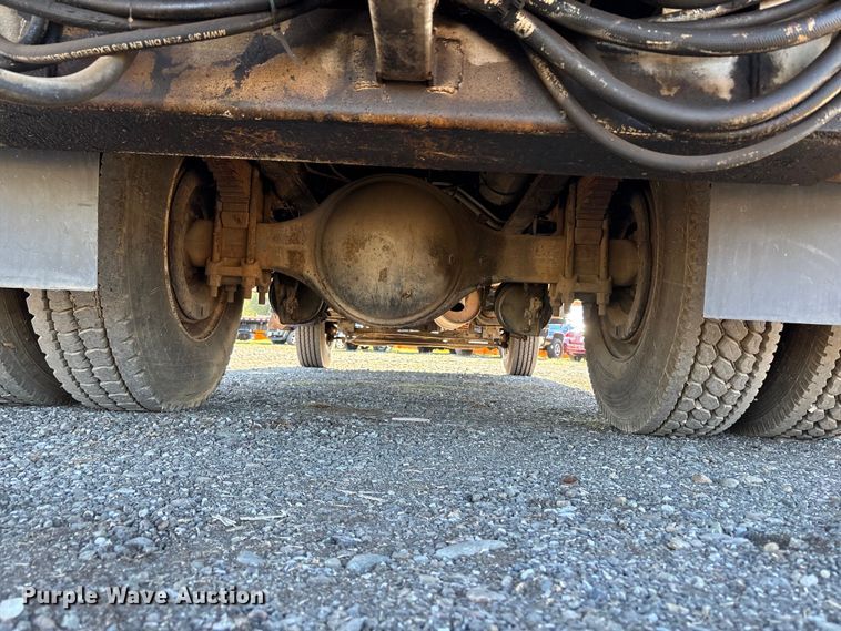 image for item EC8077 1995 Ford F800 digger derrick truck