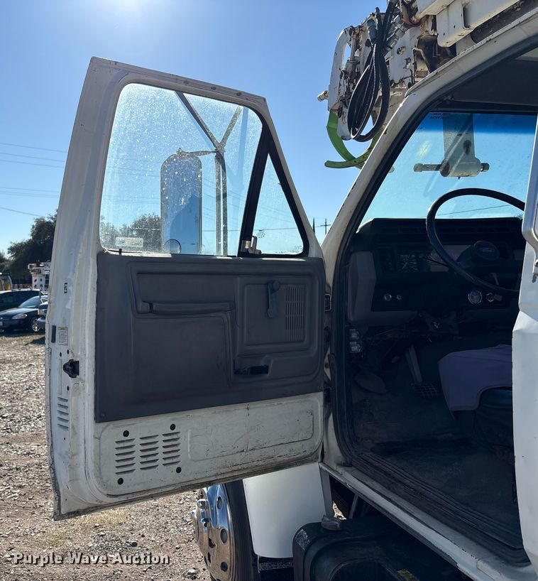 image for item EC8077 1995 Ford F800 digger derrick truck