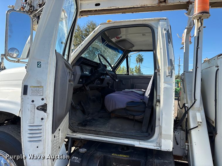 image for item EC8077 1995 Ford F800 digger derrick truck