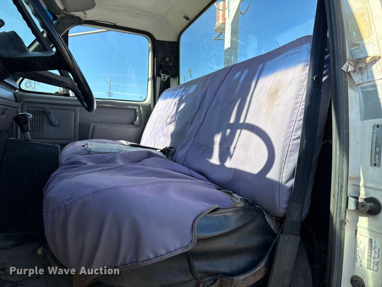 image for item EC8077 1995 Ford F800 digger derrick truck