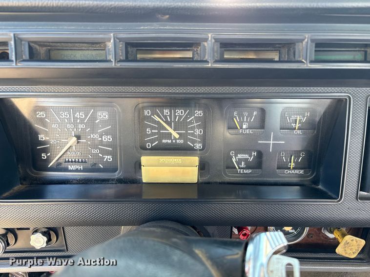 image for item EC8077 1995 Ford F800 digger derrick truck