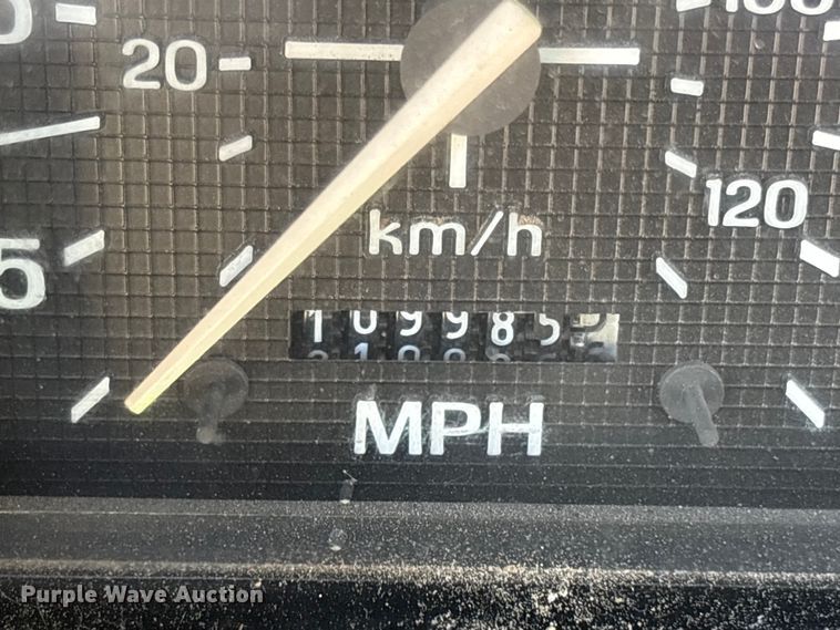 image for item EC8077 1995 Ford F800 digger derrick truck