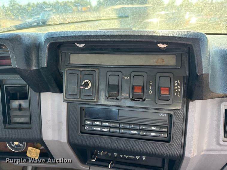 image for item EC8077 1995 Ford F800 digger derrick truck