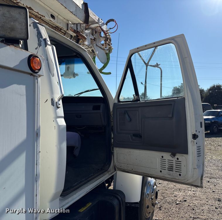 image for item EC8077 1995 Ford F800 digger derrick truck