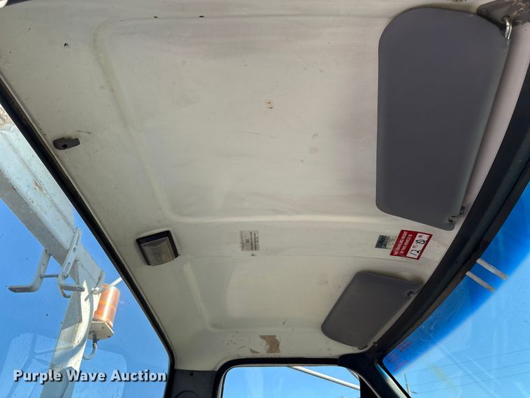 image for item EC8077 1995 Ford F800 digger derrick truck