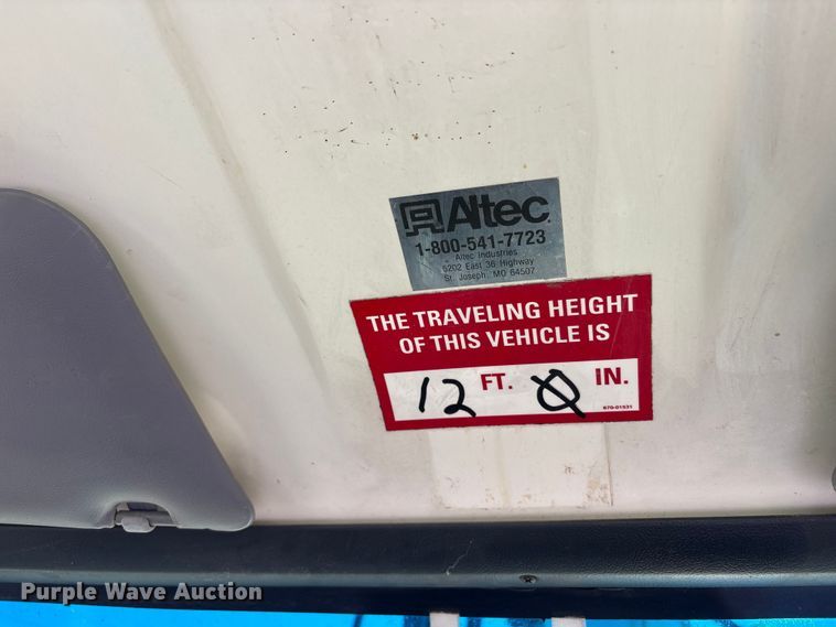 image for item EC8077 1995 Ford F800 digger derrick truck