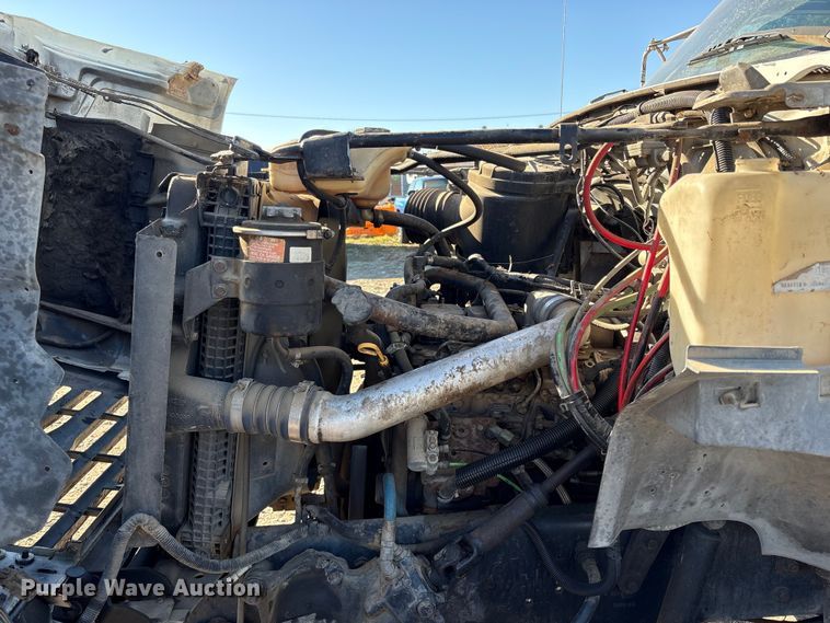 image for item EC8077 1995 Ford F800 digger derrick truck